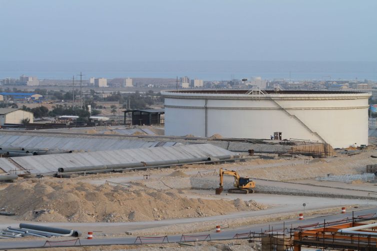 احداث مخازن کندانس با سقف شناور فازهای 17 و 18